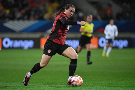 加拿大女足首夺金牌