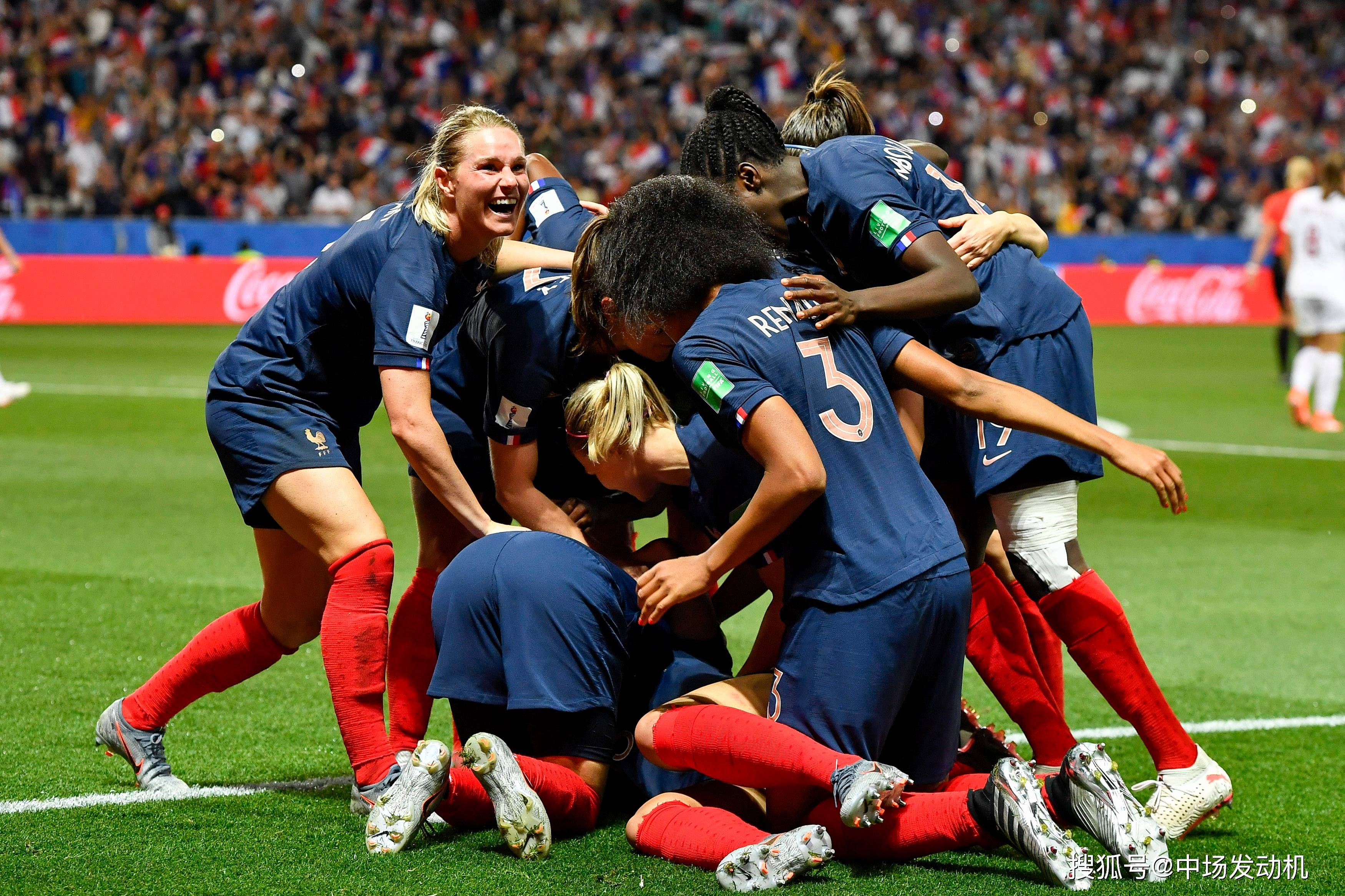 加拿大女足首夺金牌